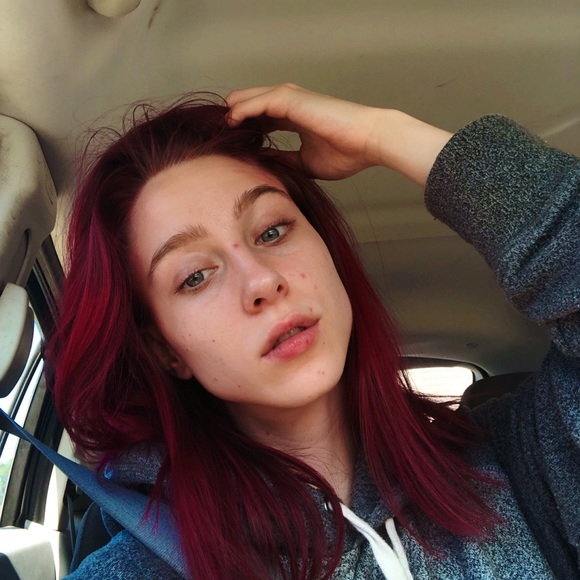 Meet your Posher, Alexis - Picture 1 of 1